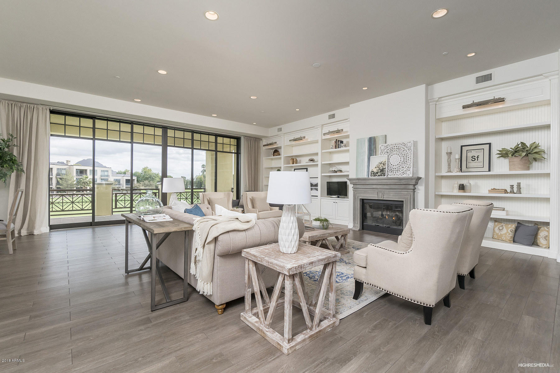 2 Biltmore Estates Drive, Unit 213 Phoenix, AZ 85016 - Photo 2 of 30 HRM6915_web