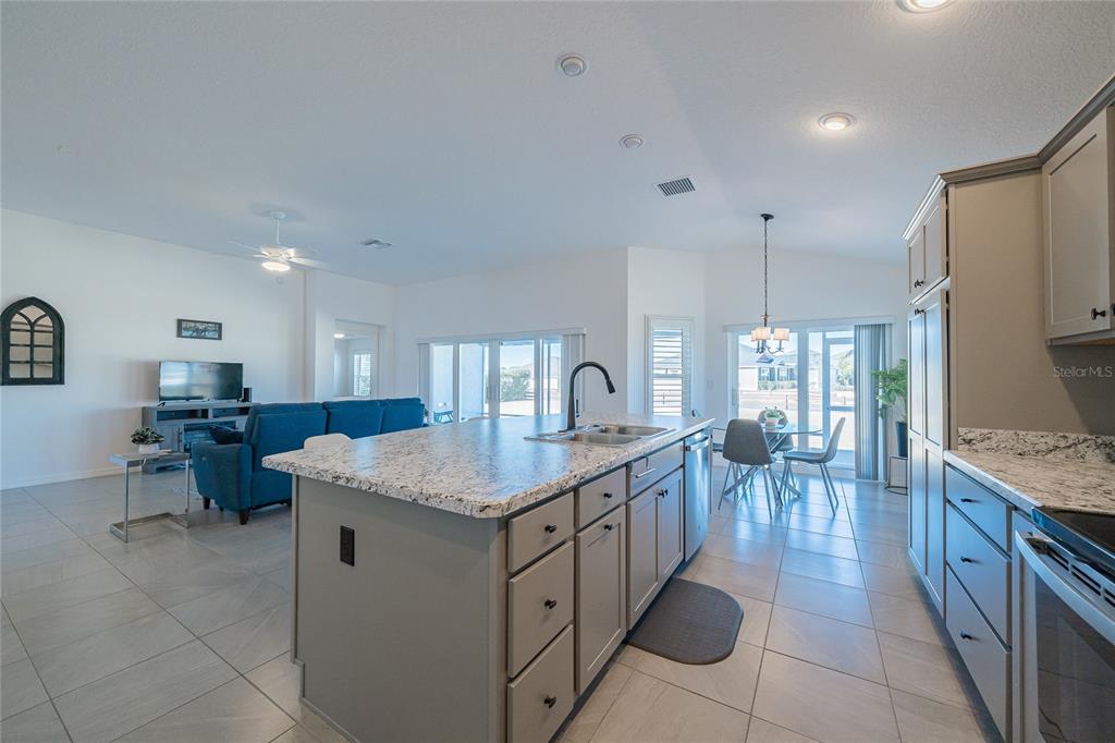 11359 Zimmerman Path Oxford, FL 34484 - Photo 8 of 48