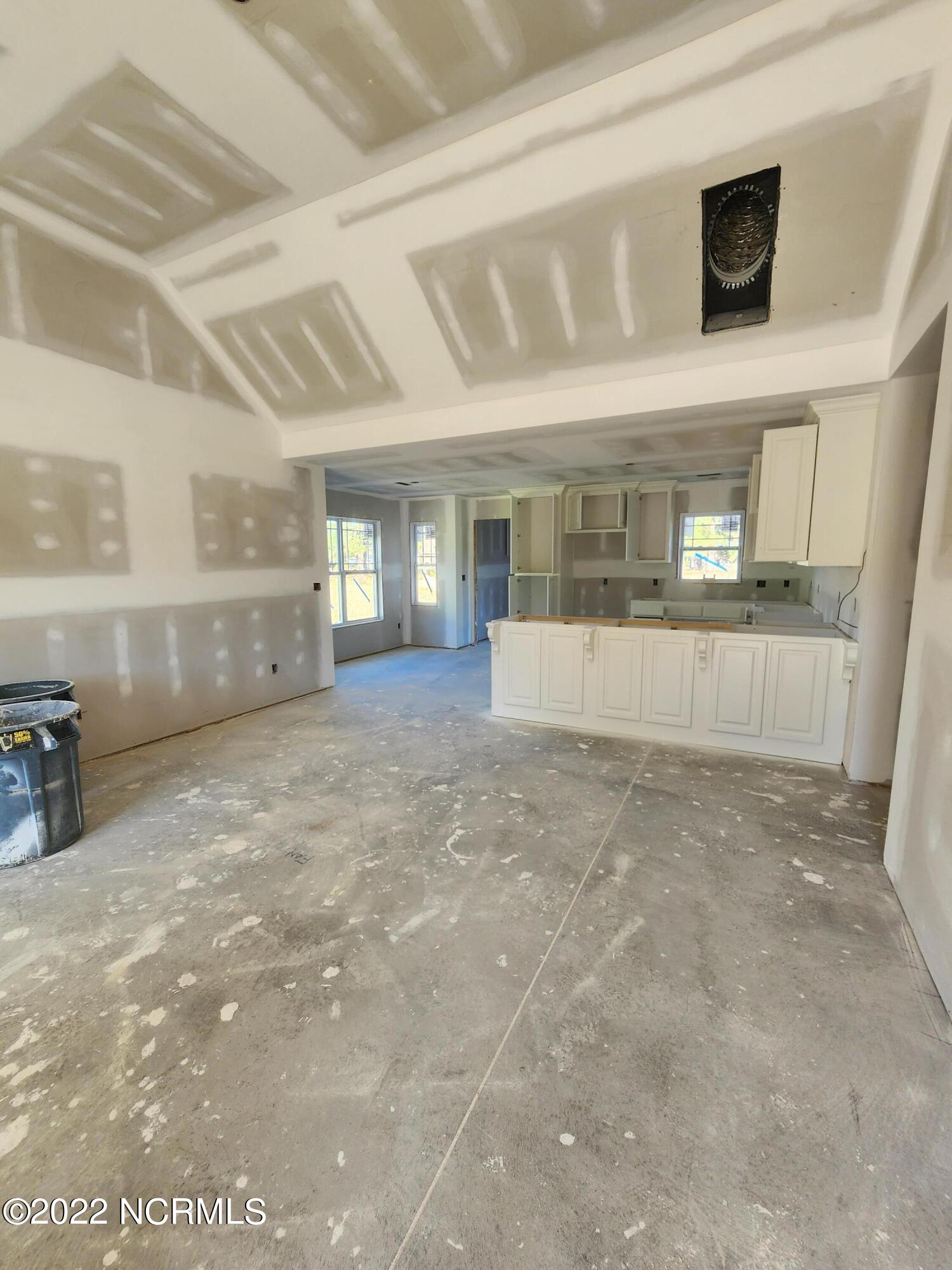 888 Cherry Run Road Washington, NC 27889 - Photo 4 of 14 Great room