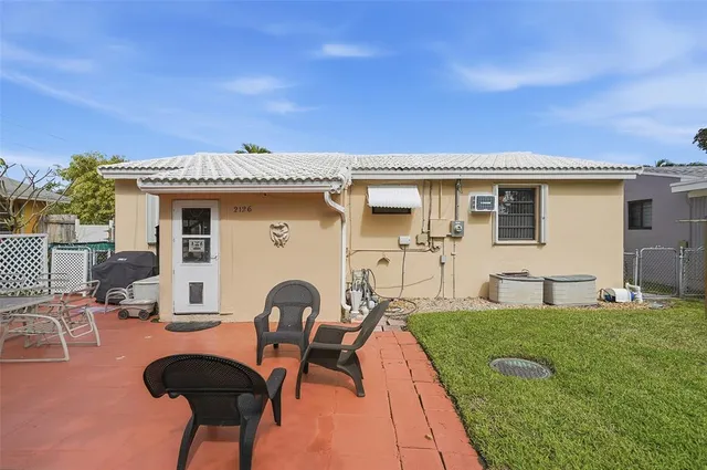 $450,000 | 2126 Taft Street, Hollywood, FL 33020