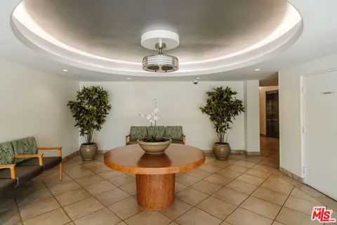 $945,000 | 125 Montana Avenue, Unit 404, Santa Monica, CA 90403