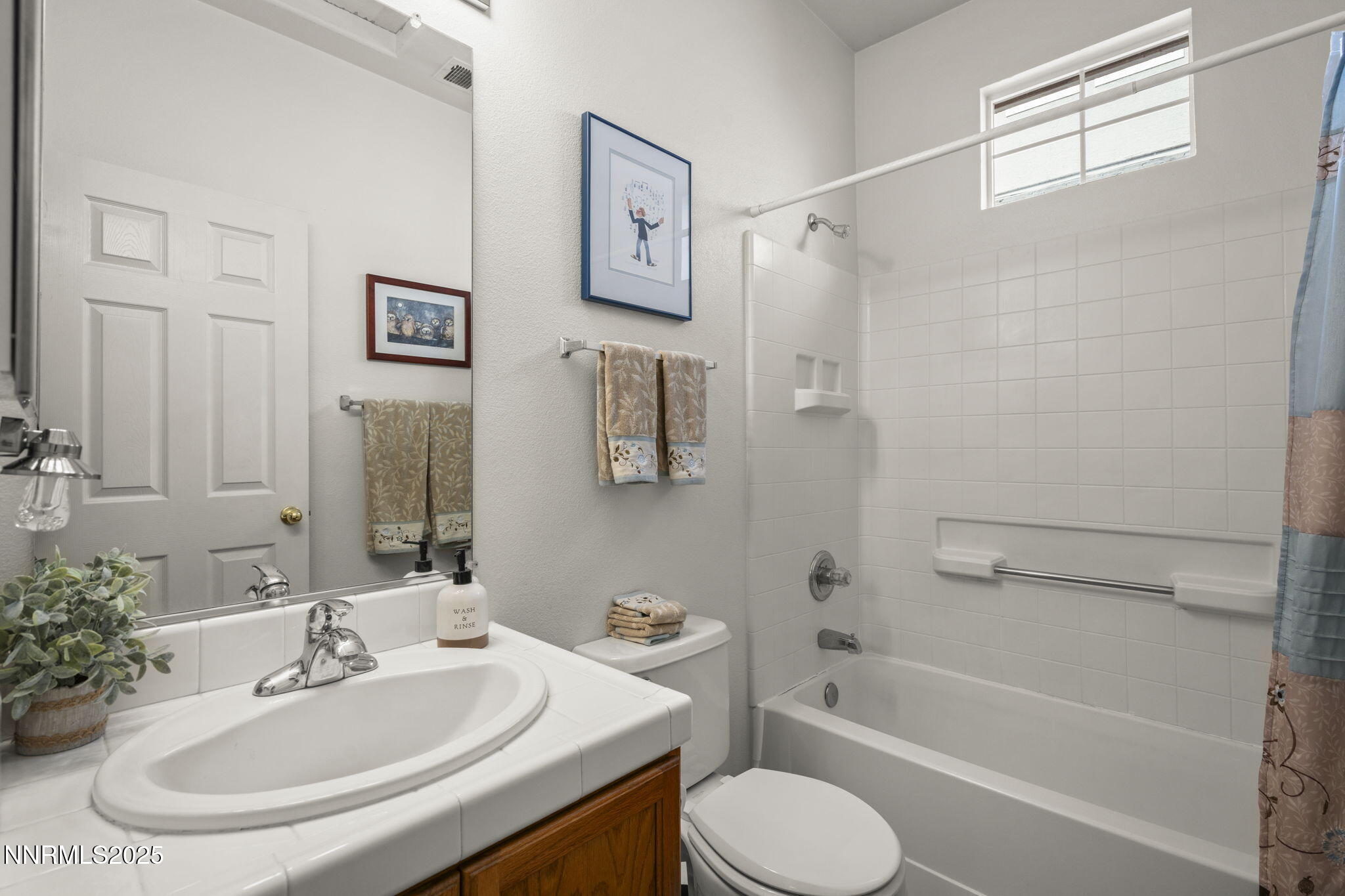9721 Ripple Way Reno, NV 89521 - Photo 14 of 22 a bathroom with a sink toilet and a bathtub