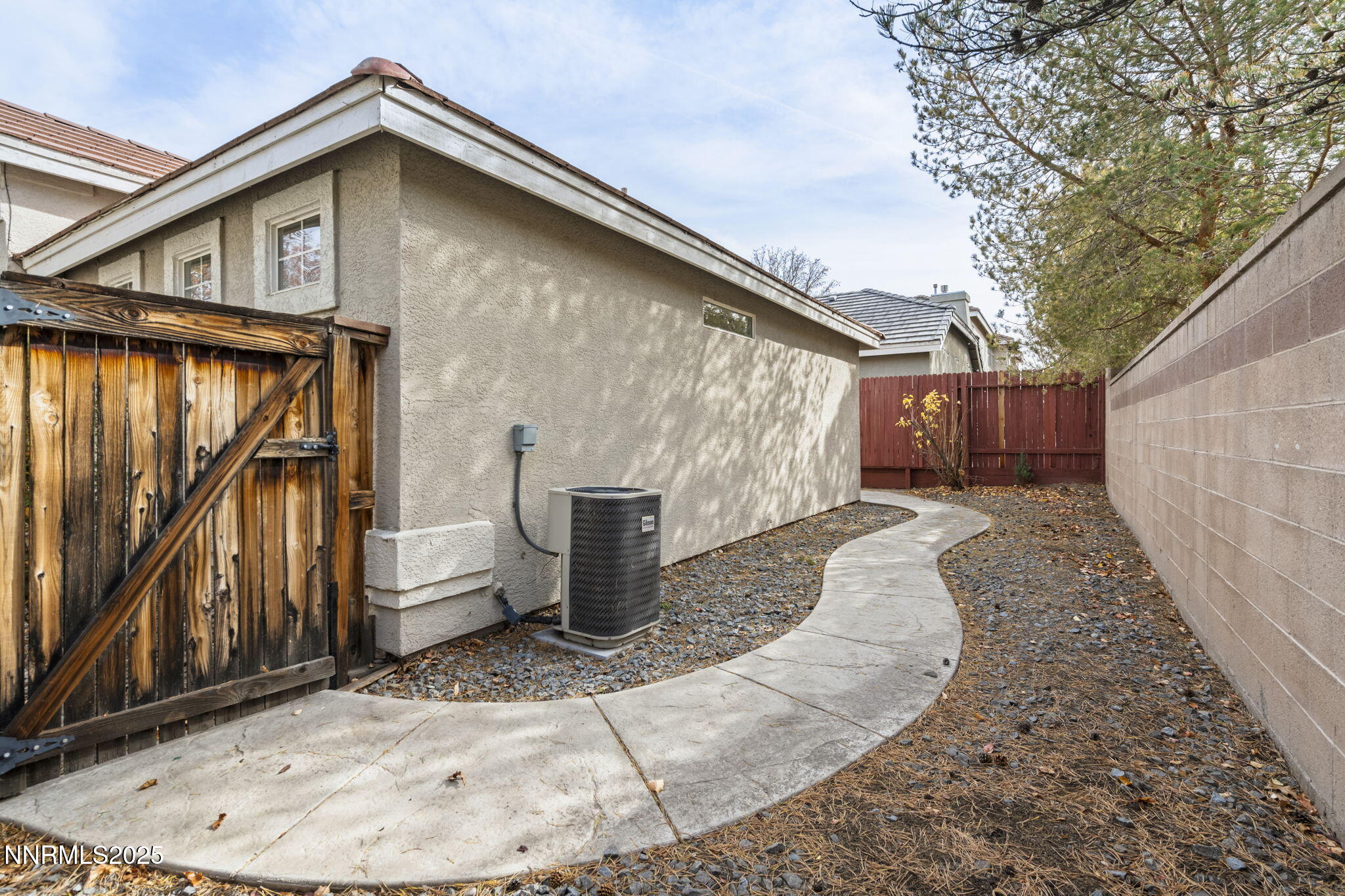9721 Ripple Way Reno, NV 89521 - Photo 20 of 22 a backyard of a house with seating space