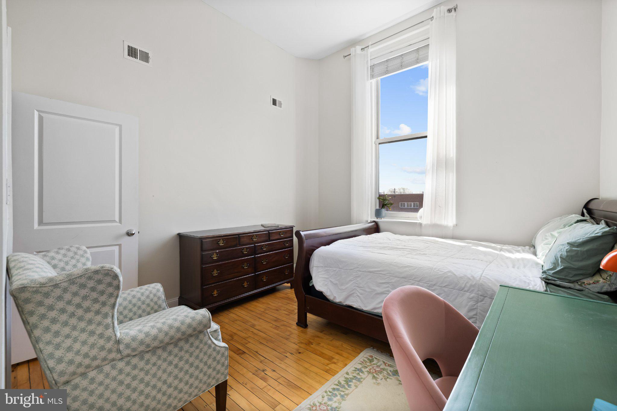 511 South Bond Street, Unit 302 Baltimore, MD 21231 - Photo 19 of 24 a bedroom with a bed and furniture