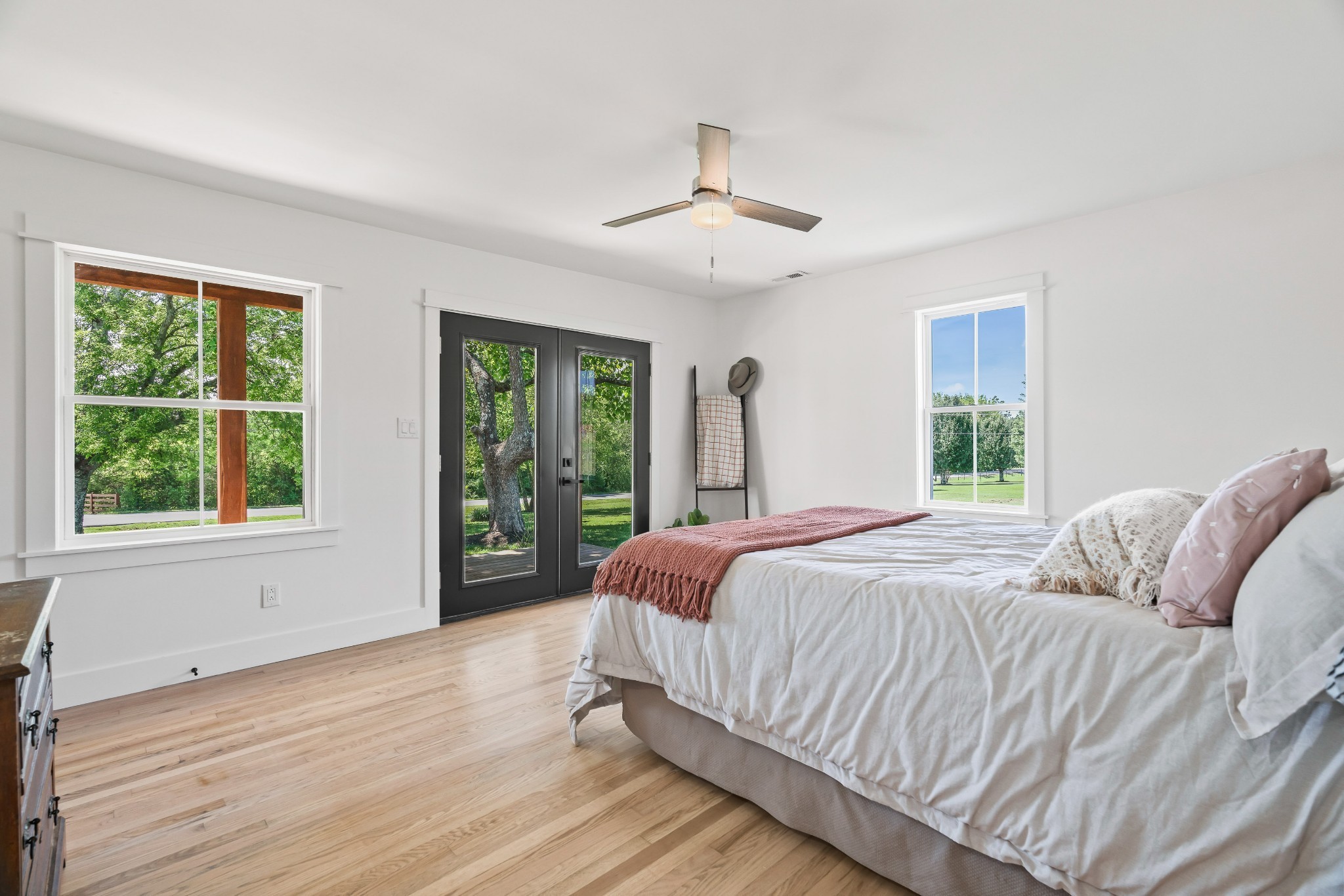 3322 Franklin Road Lebanon, TN 37090 - Photo 34 of 63 a bedroom with a large bed and a window