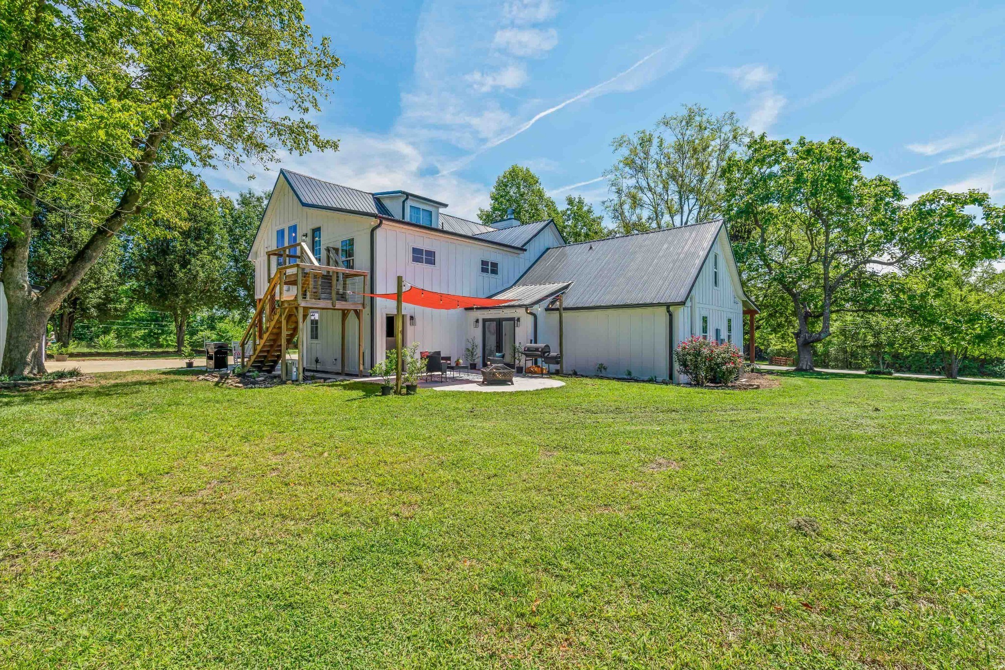 3322 Franklin Road Lebanon, TN 37090 - Photo 56 of 63 a front view of house with garden