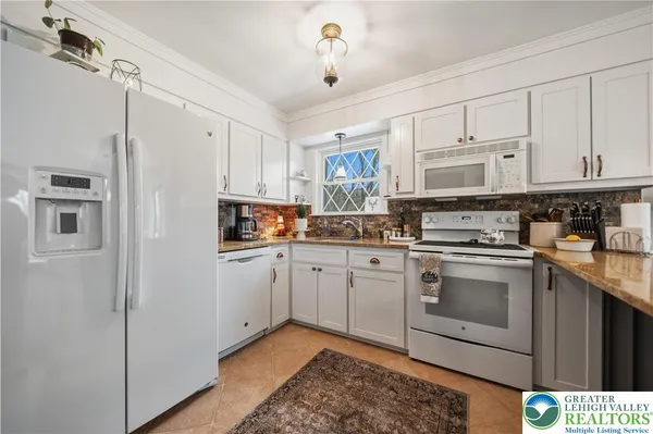 $464,999 | 175 Deer Trail Drive, Saylorsburg, PA 18353