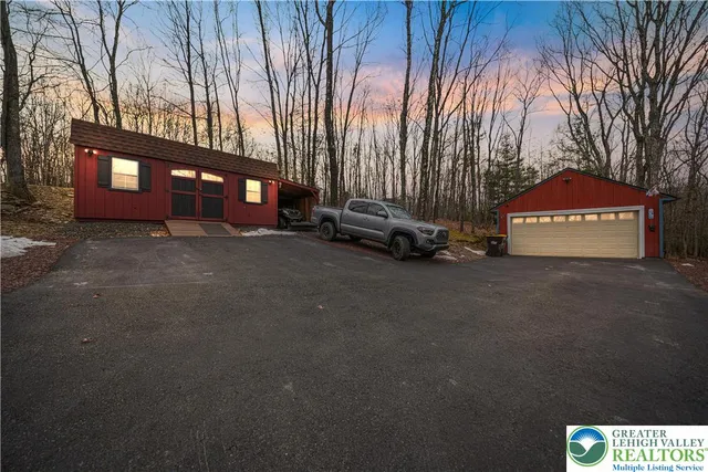 $449,999 | 175 Deer Trail Drive, Saylorsburg, PA 18353