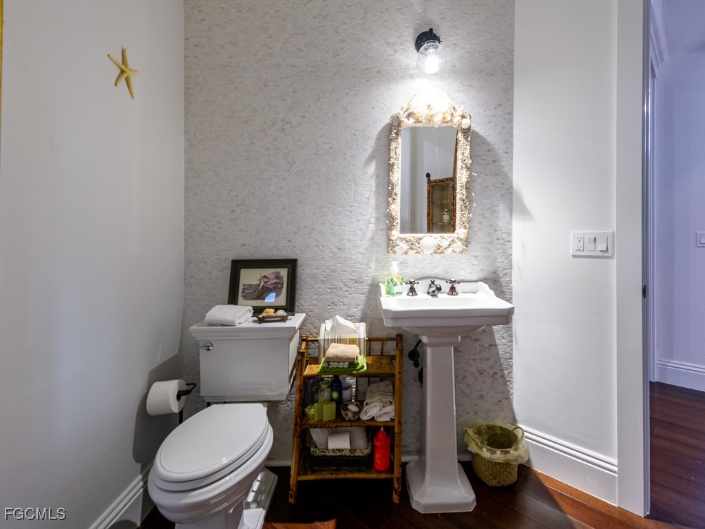 2388 Wulfert Road Sanibel, FL 33957 - Photo 36 of 49 a bathroom with a toilet sink and mirror