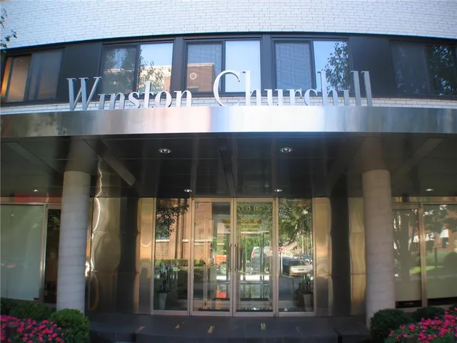 $180,000 | 803 West 48th Street, Unit 302, Kansas City, MO 64112