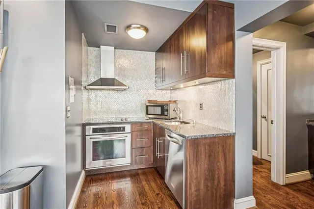 $180,000 | 803 West 48th Street, Unit 302, Kansas City, MO 64112