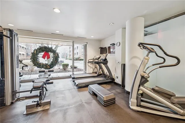 $180,000 | 803 West 48th Street, Unit 302, Kansas City, MO 64112