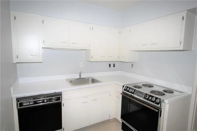 $180,000 | 803 West 48th Street, Unit 302, Kansas City, MO 64112