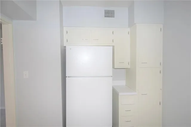 $180,000 | 803 West 48th Street, Unit 302, Kansas City, MO 64112