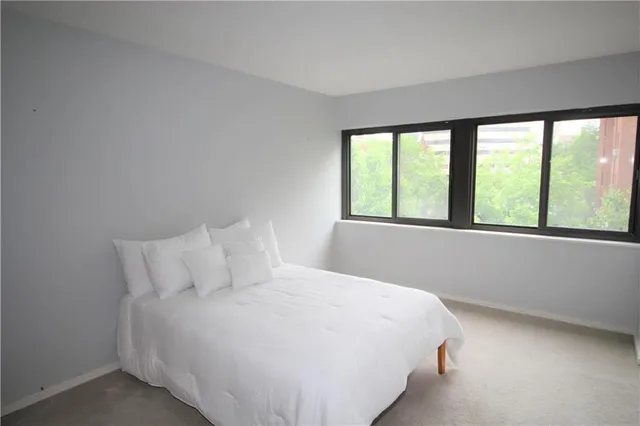 $180,000 | 803 West 48th Street, Unit 302, Kansas City, MO 64112