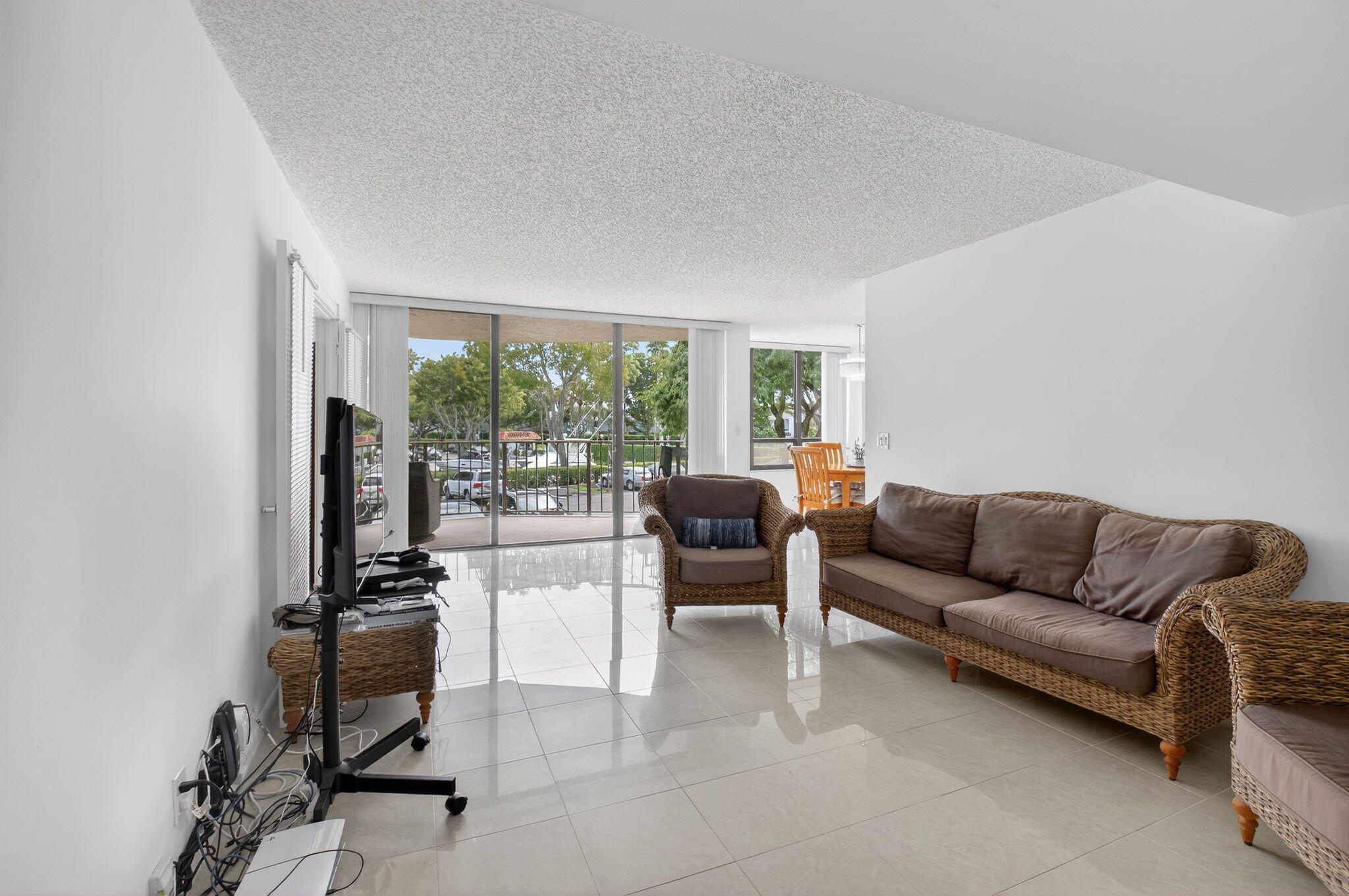 799 Jeffery Street, Unit 209 Boca Raton, FL 33487 - Photo 9 of 45 living room