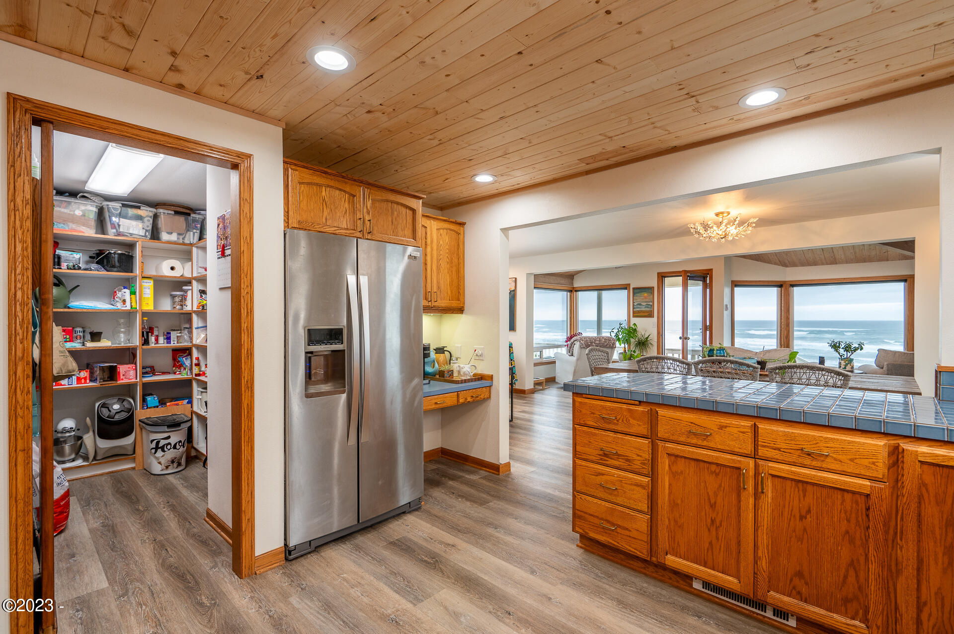 970 Southwest Mark Street Newport, OR 97365 - Photo 21 of 63 Kitchen and pantry