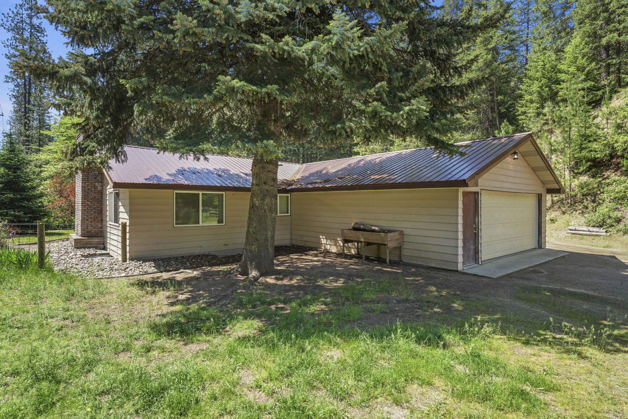 13122 Deer Valley Road Newport, WA 99156 - Photo 3 of 50