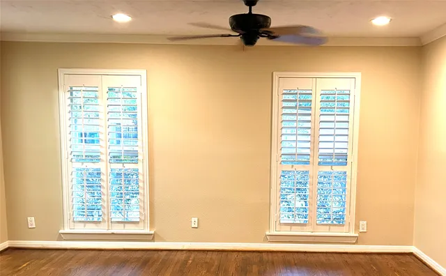 a close view of sink