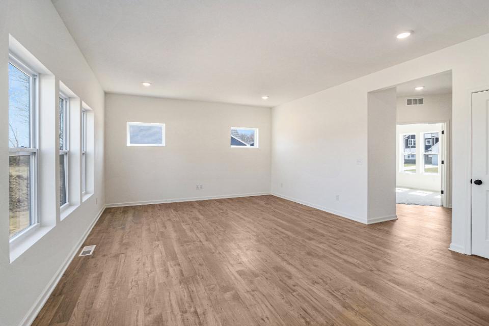 6225 Comiskey Road Stevensville, MI 49127 - Photo 3 of 31 2-APP056-E2390-Great Room2