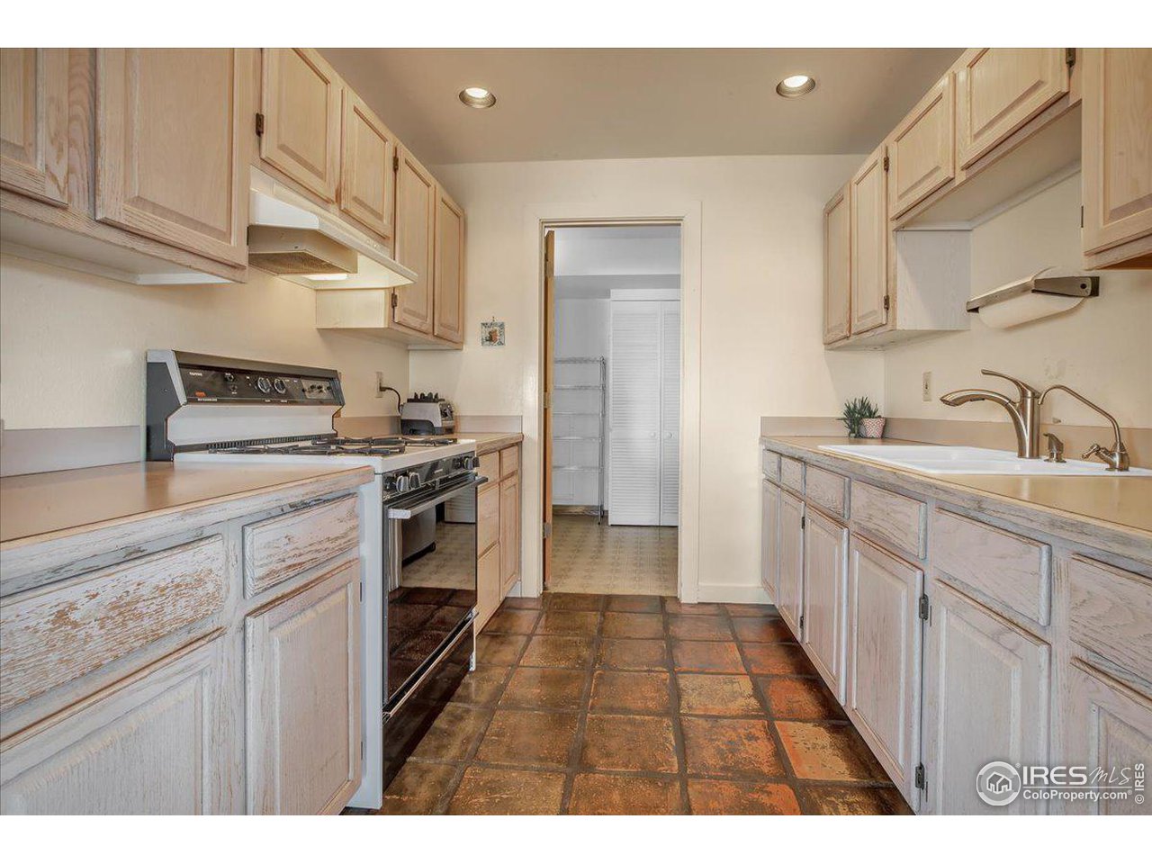 515 Lost Angel Road Boulder, CO 80302 - Photo 10 of 37 a kitchen with a sink stove and cabinets