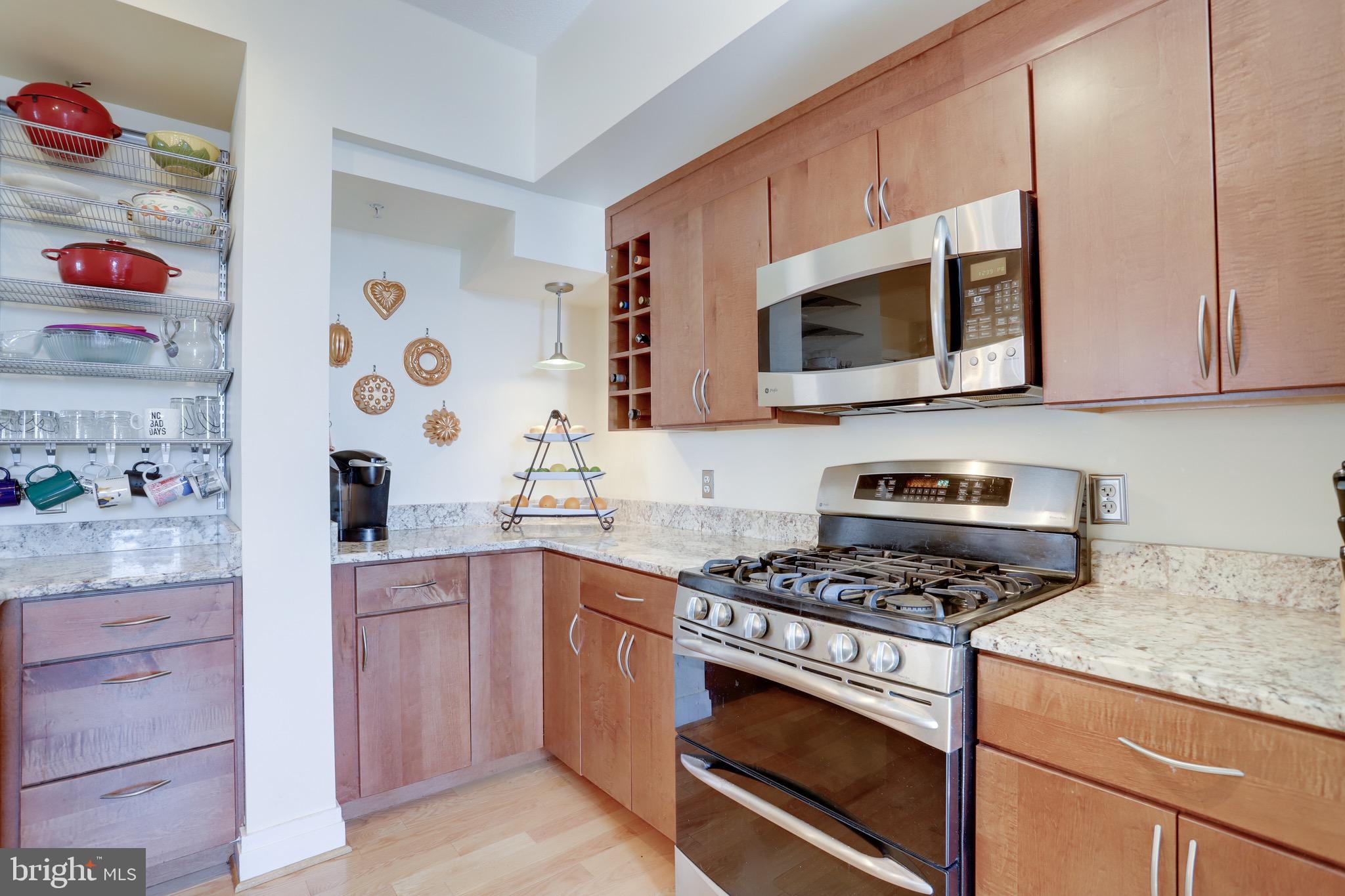 715 6th Street Northwest, Unit 1202 Washington, DC 20001 - Photo 22 of 66 Gas 5 burner, dual stove & range