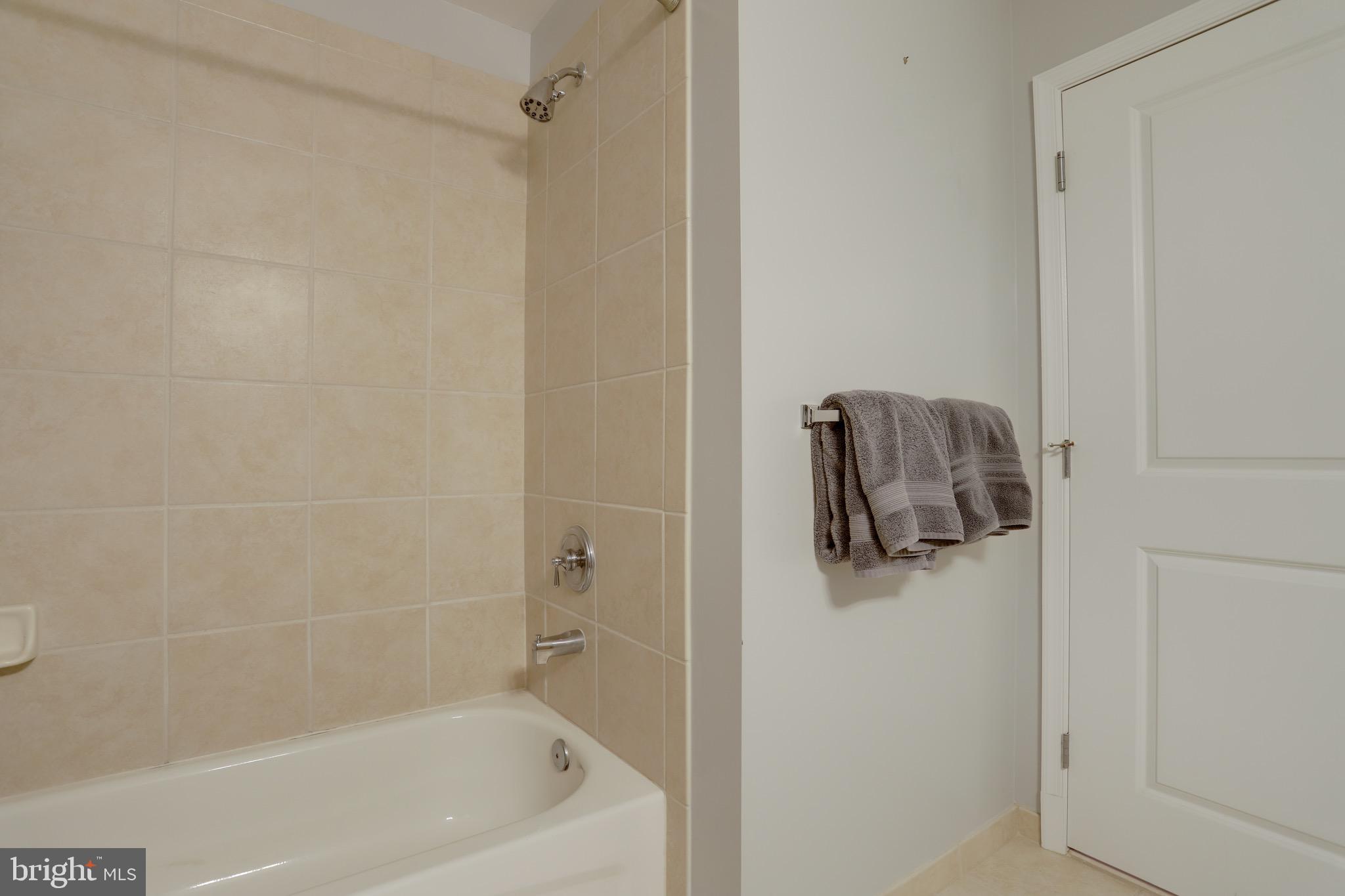 715 6th Street Northwest, Unit 1202 Washington, DC 20001 - Photo 38 of 66 Soaking tub