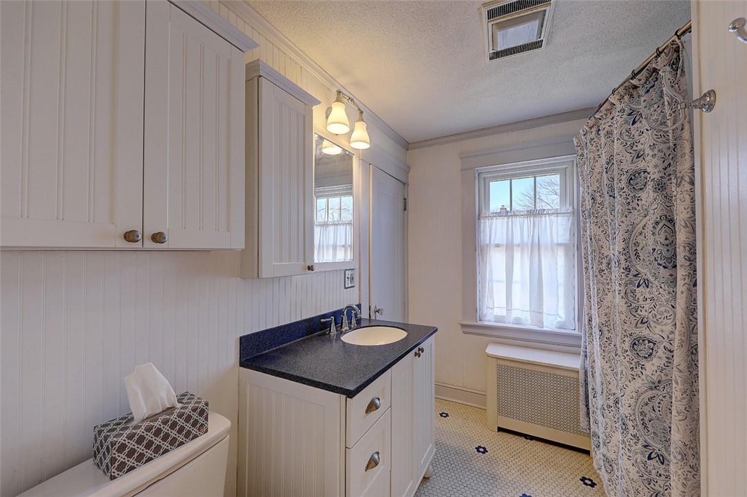 102 Lyndon Road Cranston, RI 02905 - Photo 23 of 27 Gallery Image 23