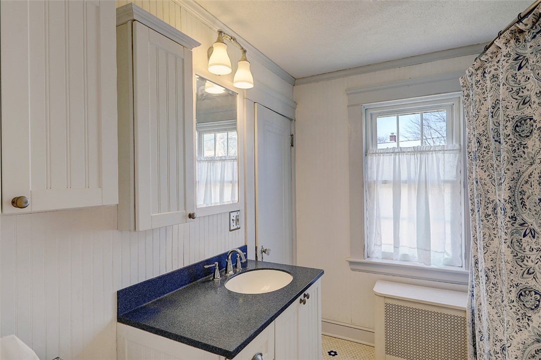 102 Lyndon Road Cranston, RI 02905 - Photo 24 of 27 Gallery Image 24