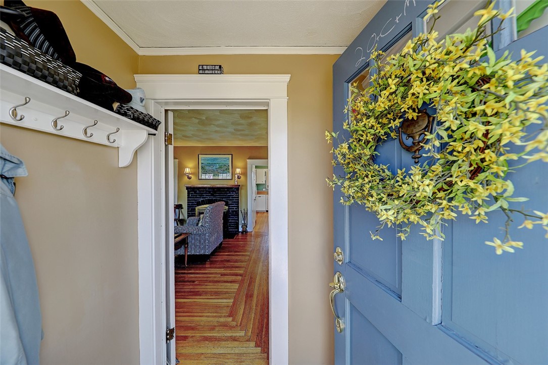 102 Lyndon Road Cranston, RI 02905 - Photo 4 of 27 Gallery Image 4