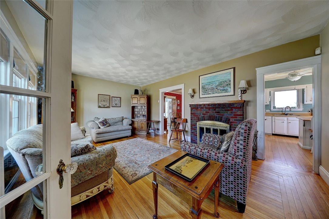 102 Lyndon Road Cranston, RI 02905 - Photo 5 of 27 Gallery Image 5