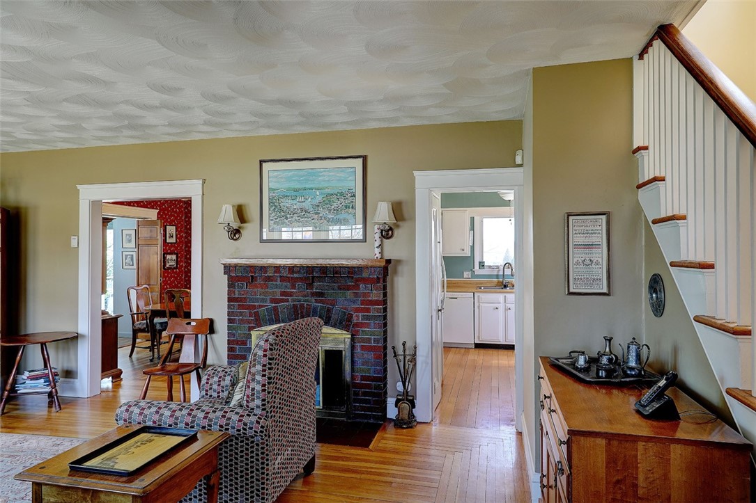 102 Lyndon Road Cranston, RI 02905 - Photo 6 of 27 Gallery Image 6