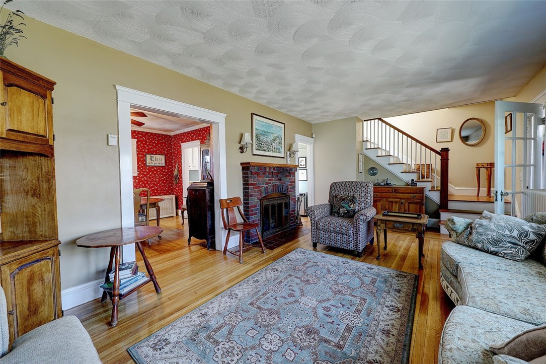 102 Lyndon Road Cranston, RI 02905 - Photo 8 of 27 Gallery Image 8