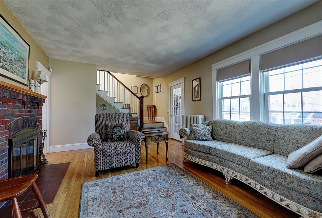 102 Lyndon Road Cranston, RI 02905 - Photo 9 of 27 Gallery Image 9