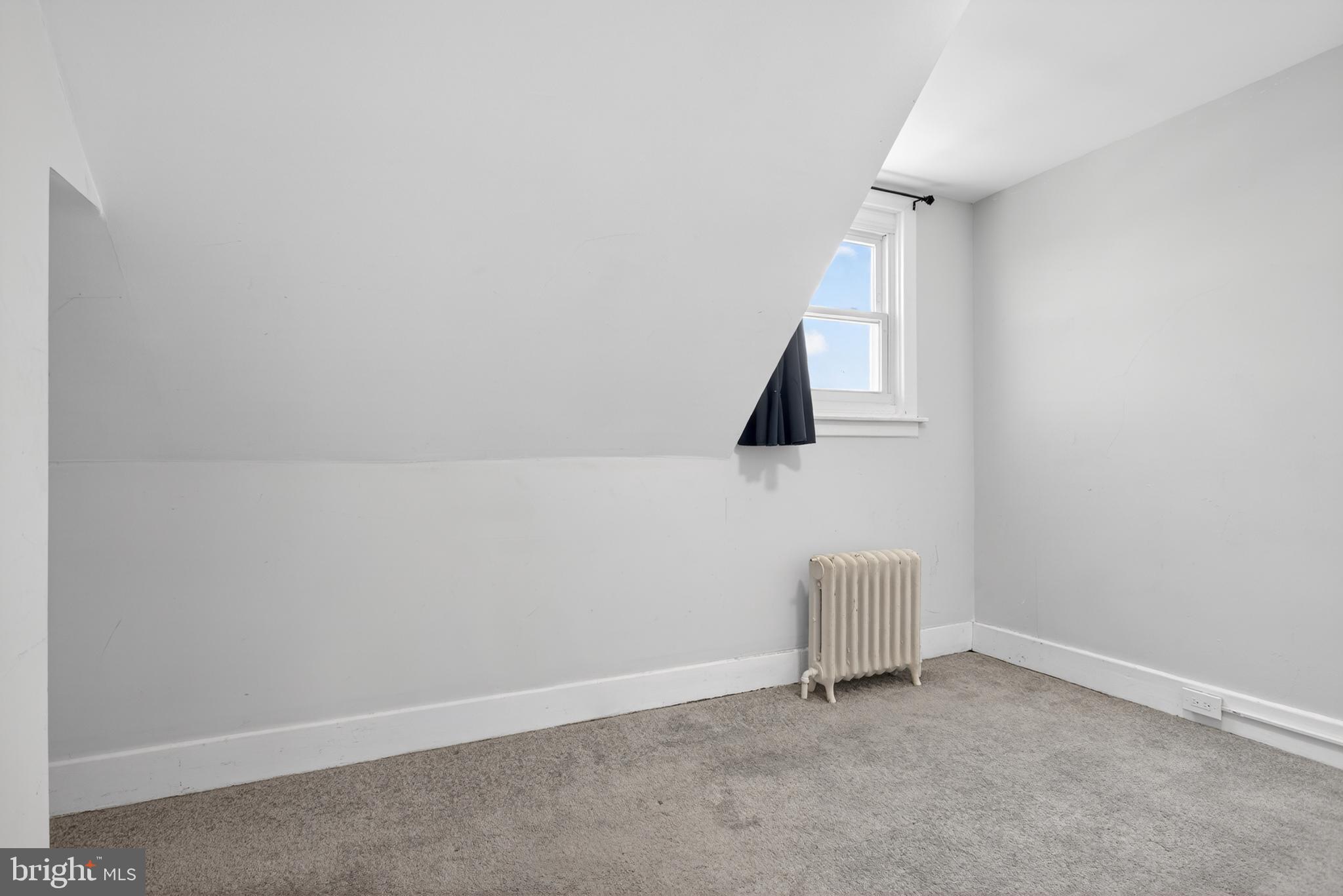 1122 West Ridge Road Marcus Hook, PA 19061 - Photo 20 of 27 an empty room with a window