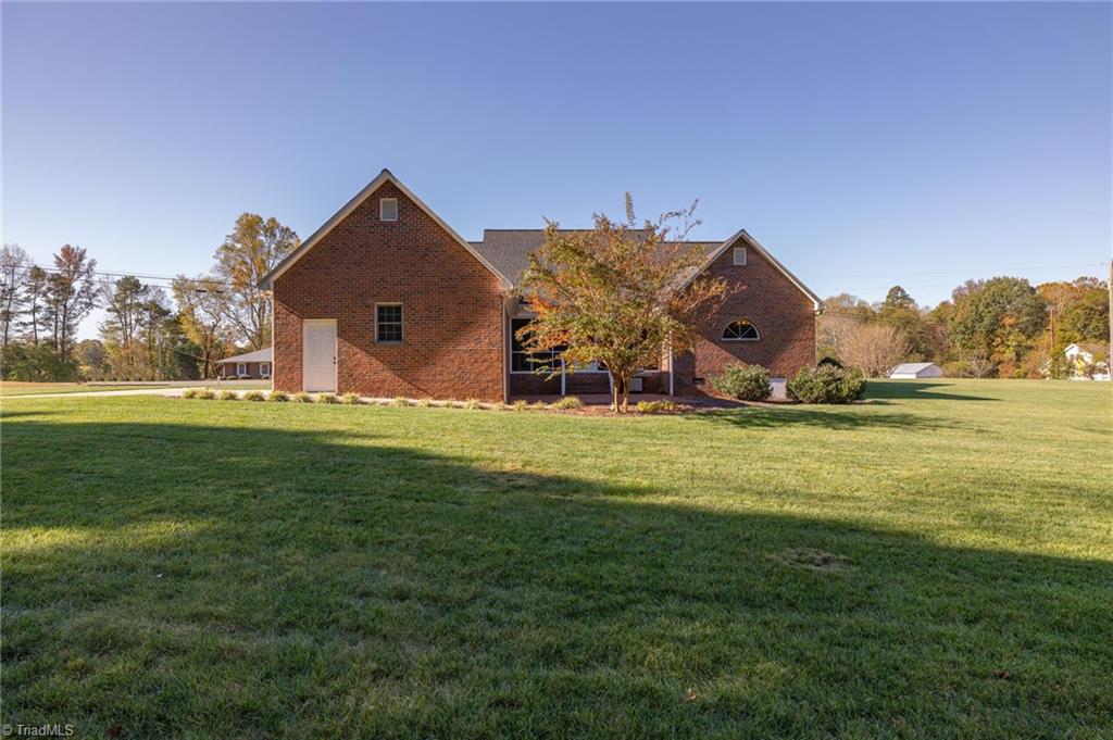 830 Hoover Road Lexington, NC 27295 - Photo 4 of 43 Gallery Image 4