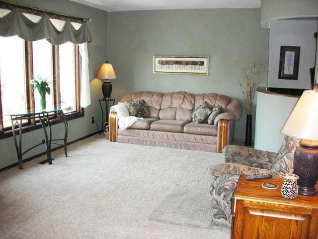 9611 West Whittingham Point Mapleton, IL 61547 - Photo 2 of 15