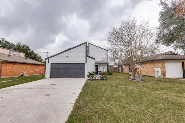 $255,000 | 605 South Remington Drive, Angleton, TX 77515