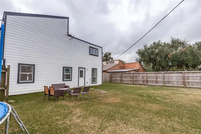 $255,000 | 605 South Remington Drive, Angleton, TX 77515
