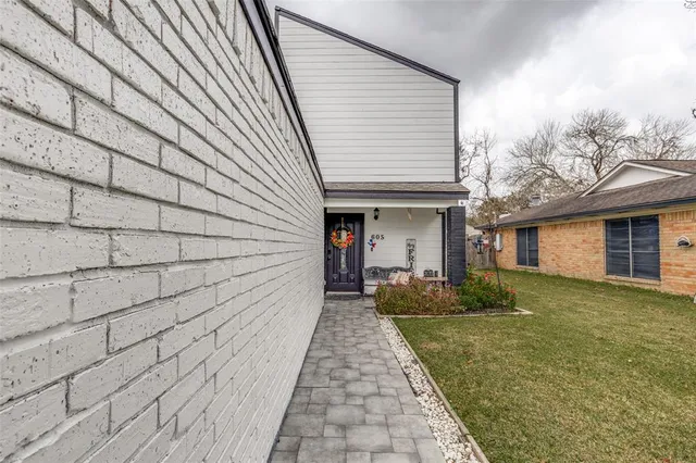 $255,000 | 605 South Remington Drive, Angleton, TX 77515