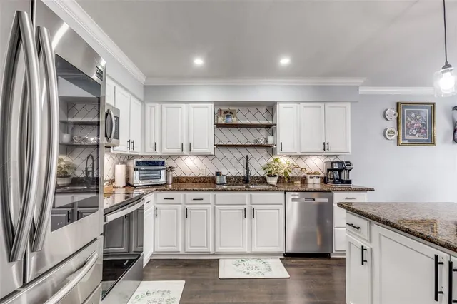 $255,000 | 605 South Remington Drive, Angleton, TX 77515