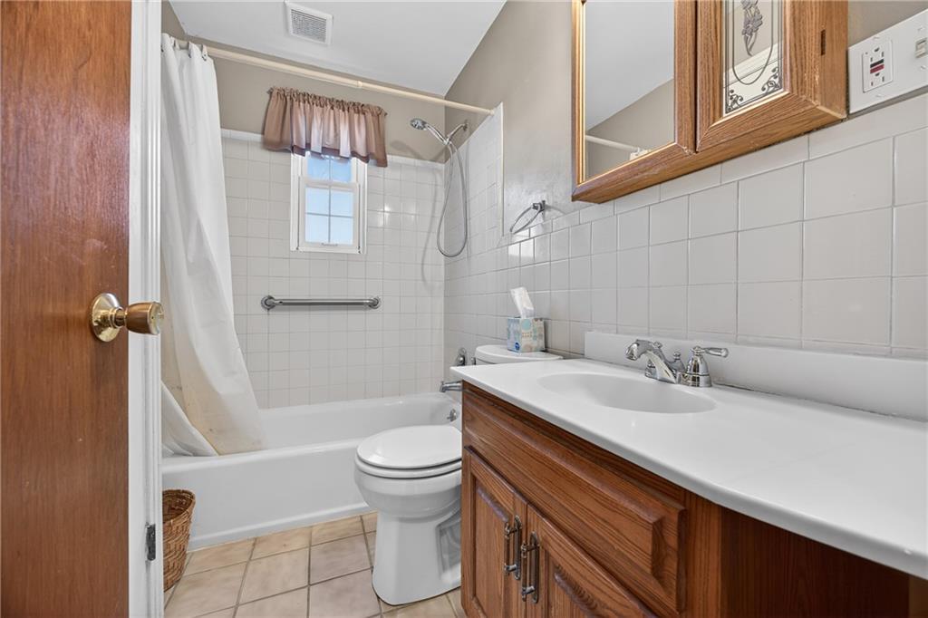 3553 Oakleaf Road Pittsburgh, PA 15227 - Photo 13 of 33 Full bath on main floor.