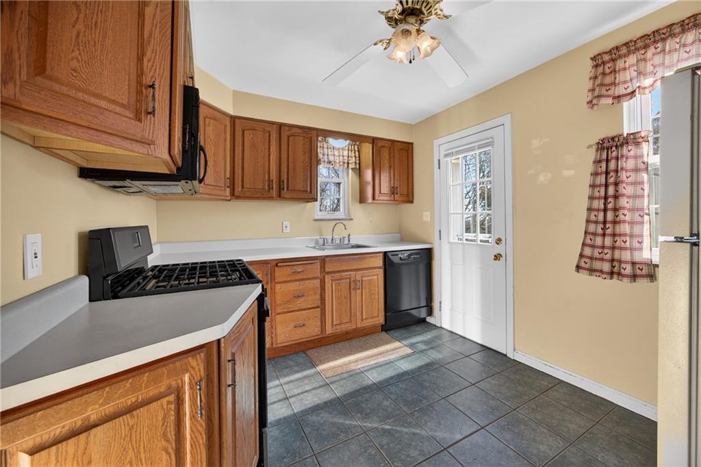 3553 Oakleaf Road Pittsburgh, PA 15227 - Photo 8 of 33 Kitchen includes all appliances.