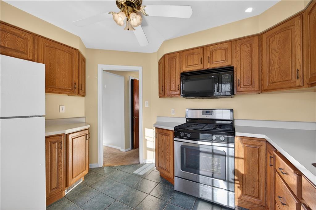 3553 Oakleaf Road Pittsburgh, PA 15227 - Photo 9 of 33 Kitchen