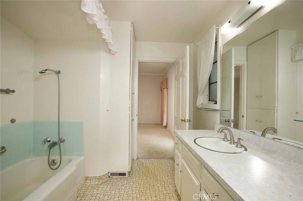 1075 Pine Oak Lane Pasadena, CA 91105 - Photo 22 of 50