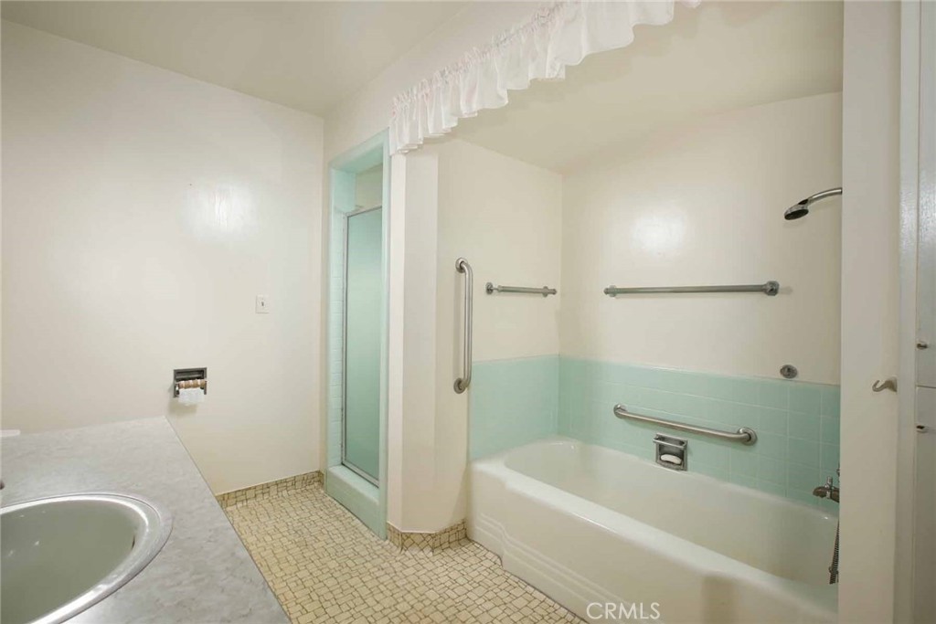 1075 Pine Oak Lane Pasadena, CA 91105 - Photo 23 of 50