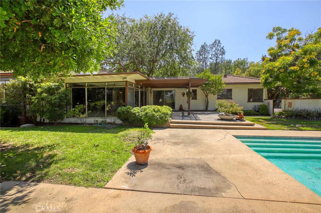 1075 Pine Oak Lane Pasadena, CA 91105 - Photo 30 of 50