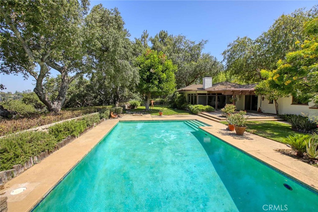 1075 Pine Oak Lane Pasadena, CA 91105 - Photo 33 of 50