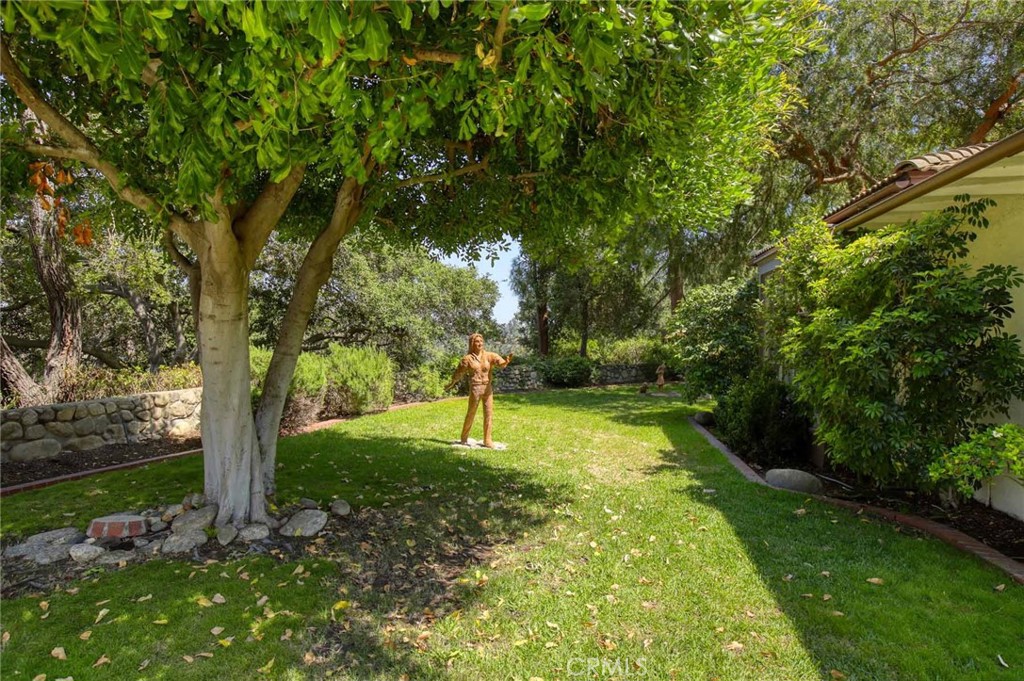 1075 Pine Oak Lane Pasadena, CA 91105 - Photo 36 of 50