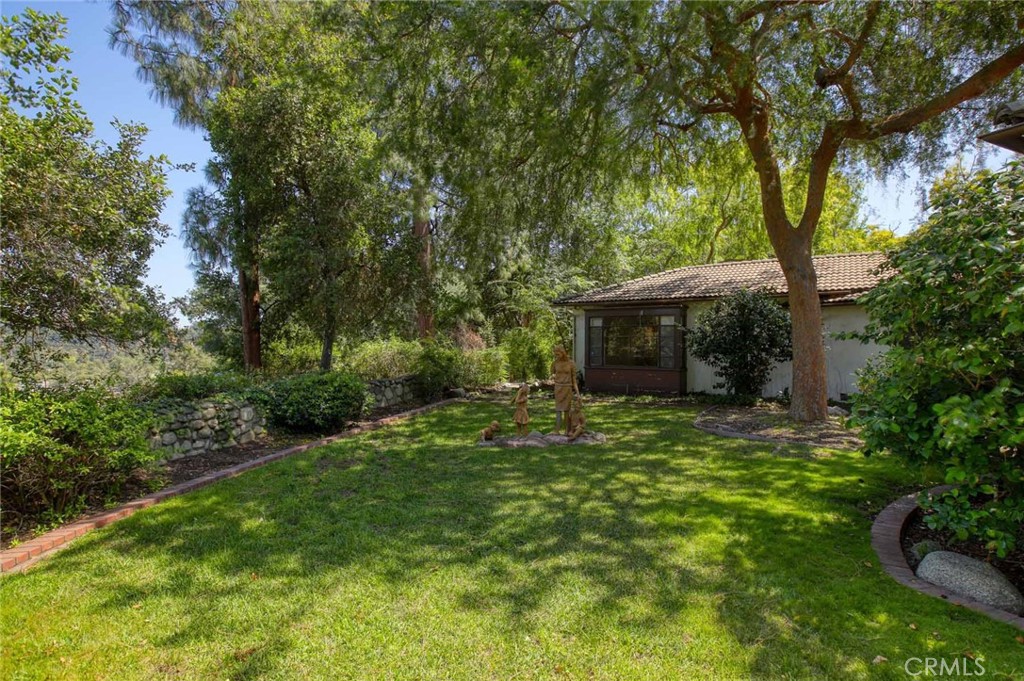 1075 Pine Oak Lane Pasadena, CA 91105 - Photo 37 of 50